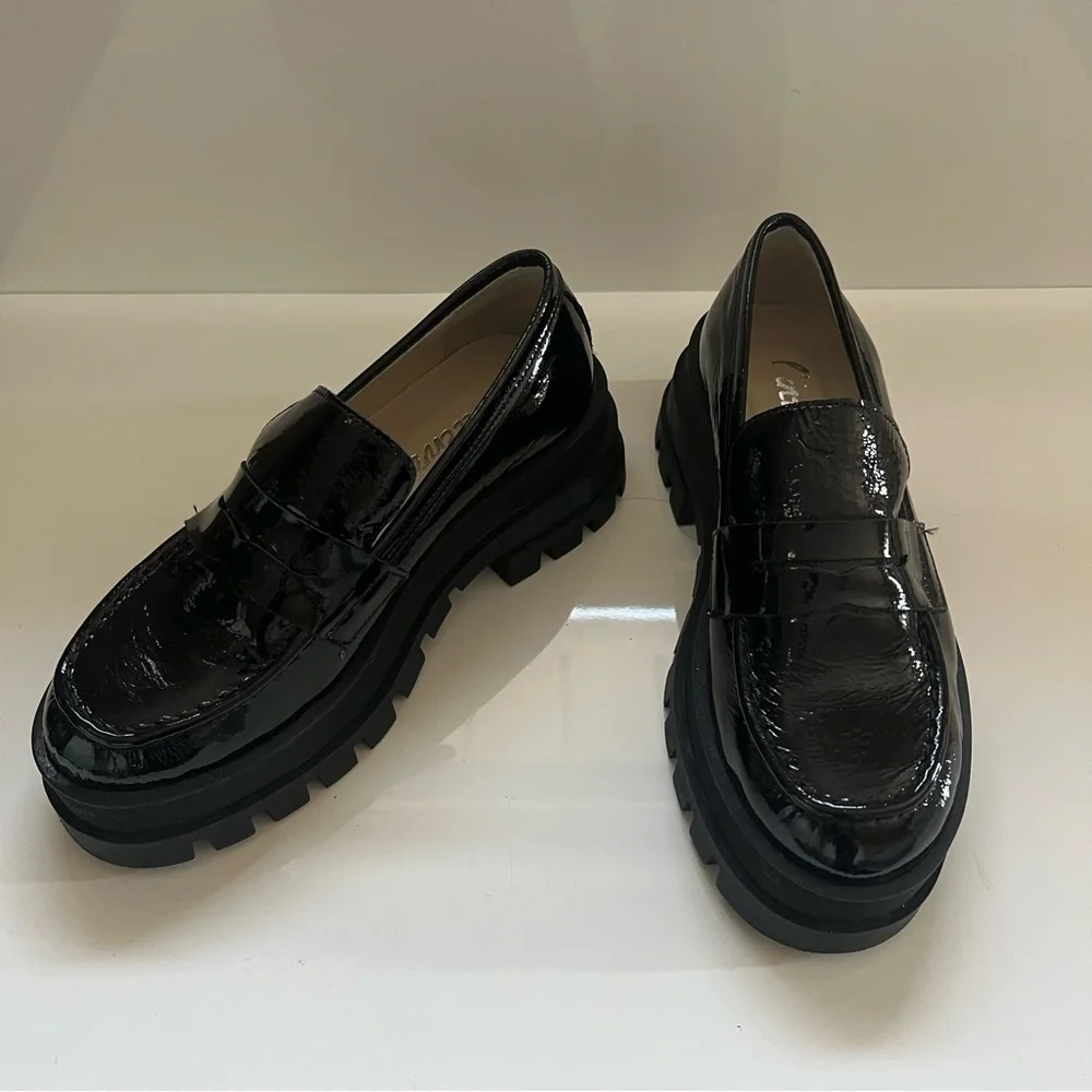 L'INTERVALLE Lydia Black Patent Leather Loafers - Picture 6 of 10
